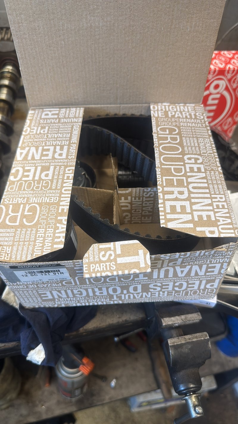 Renault Logan. 1.6 k4m_9